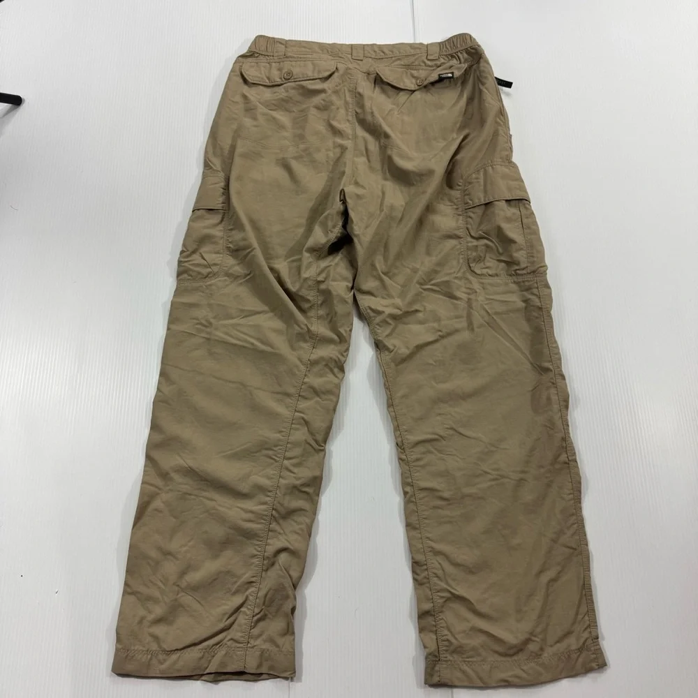 J78. The North Face Men's Khaki Cargo Pants (M Short)